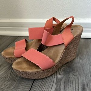 Women’s wedges in coral sz 6.5